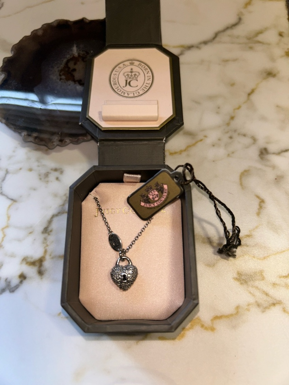 Juicy Couture vintage heart charm necklace - Picture 5 of 7